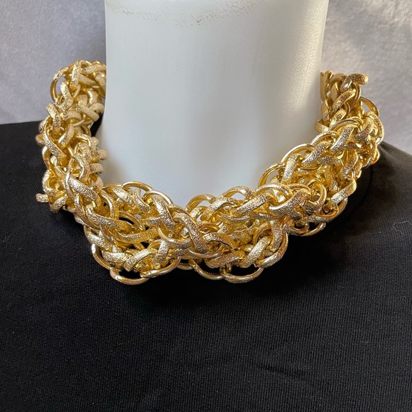 Gold chain choker necklace. - Picture 2 of 10